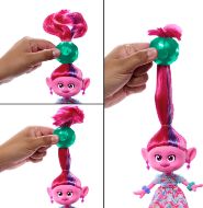 Immagine di TROLLS Mattel Trolls 3 - Tutti Insieme - Regina Poppy Magiche Acconciature, bambola con capelli di peluche trasformabili, abiti e 15+ accessori, look ispirato al film,